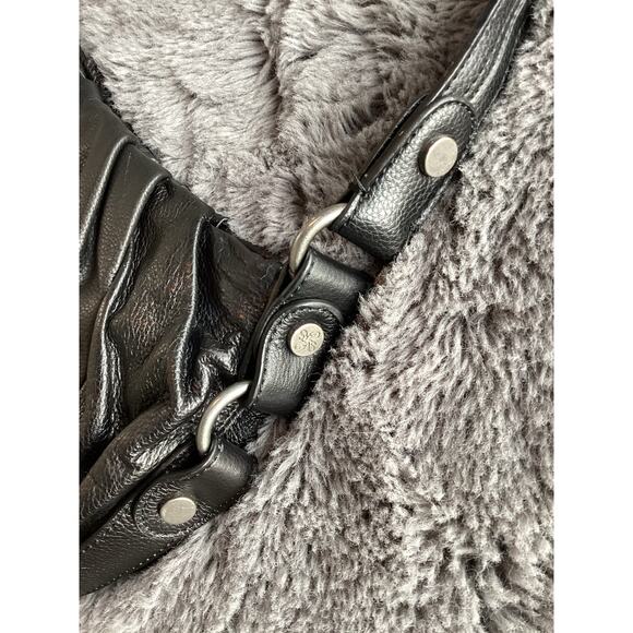 Simply Vera Vera Wang Faux Leather Pleated Shoulder Handbag Hobo Bag Black - Picture 4 of 8